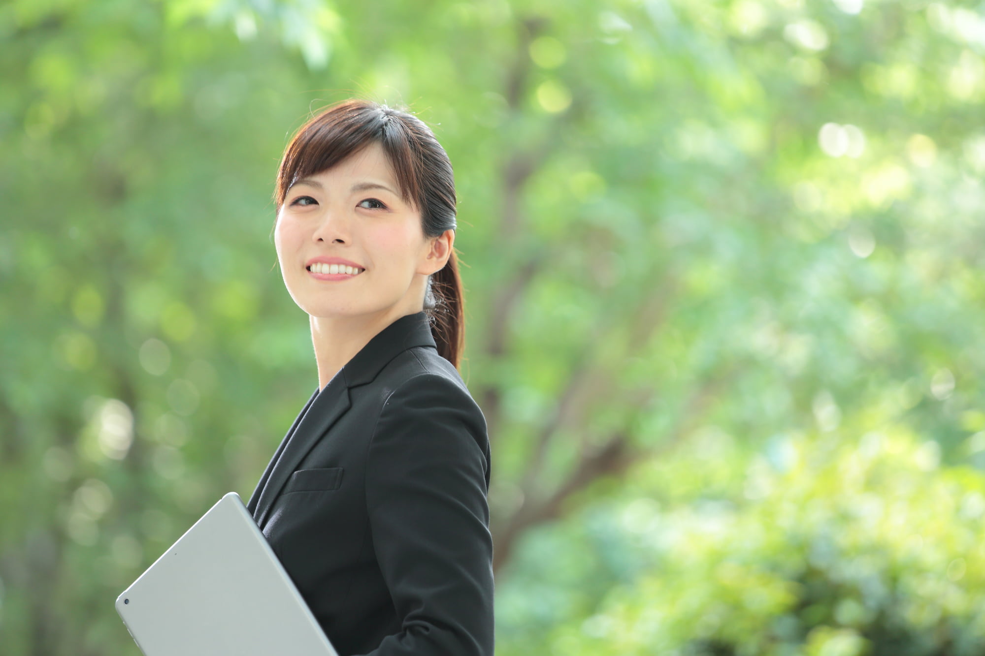 虫歯を治療して笑顔の女性