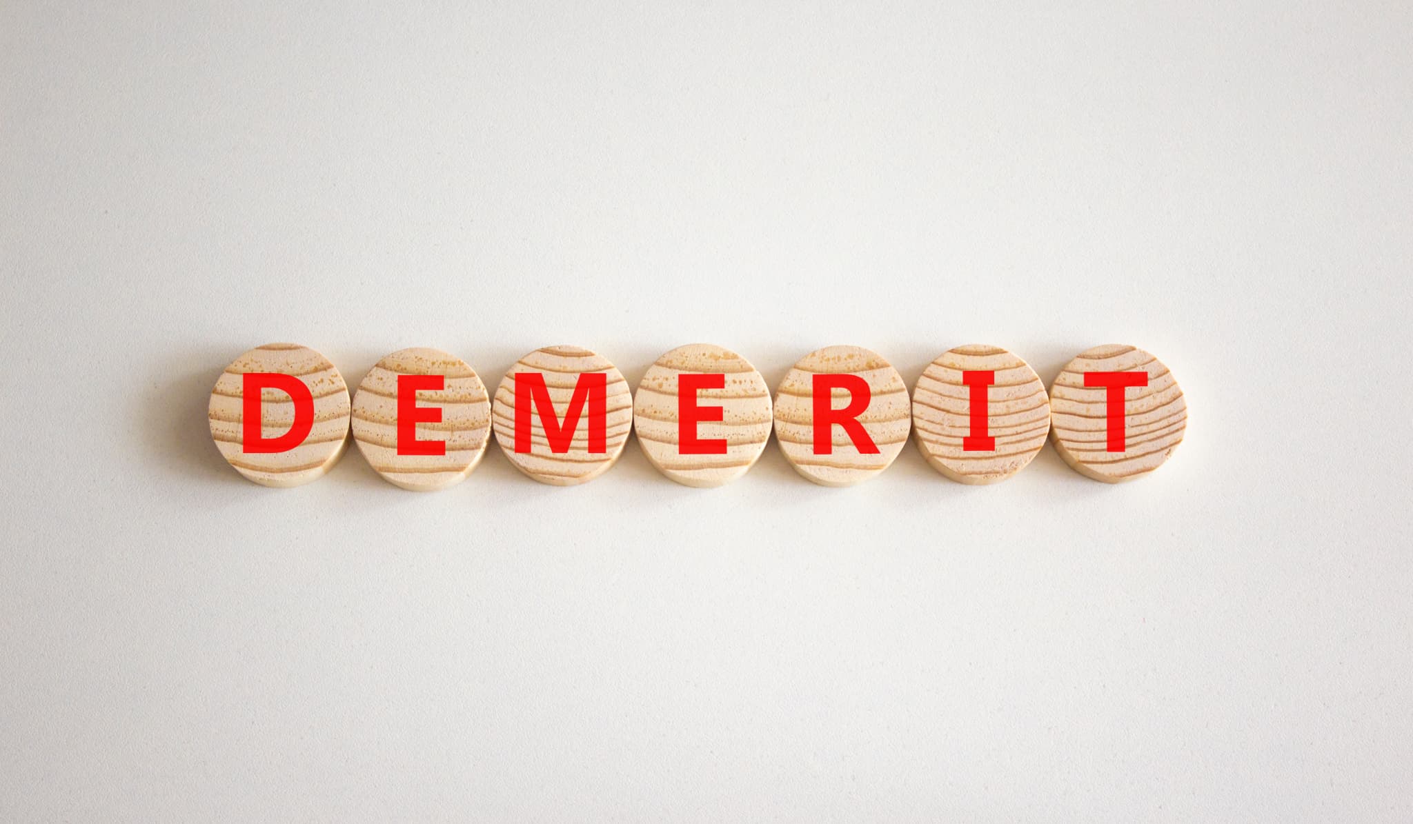 大人の矯正治療を受けるデメリットのイメージ