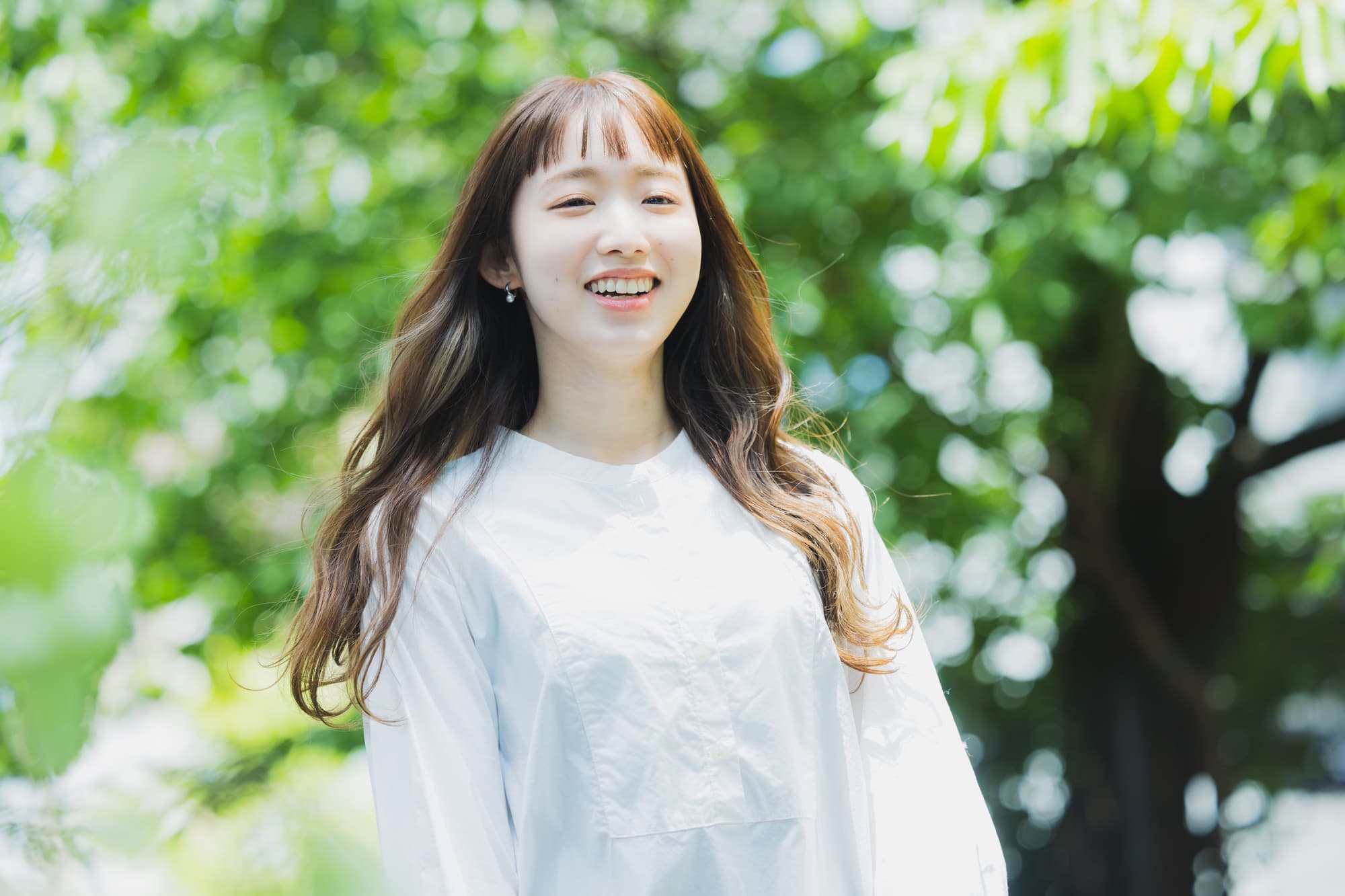 インビザラインの治療で美しい歯並びになった女性