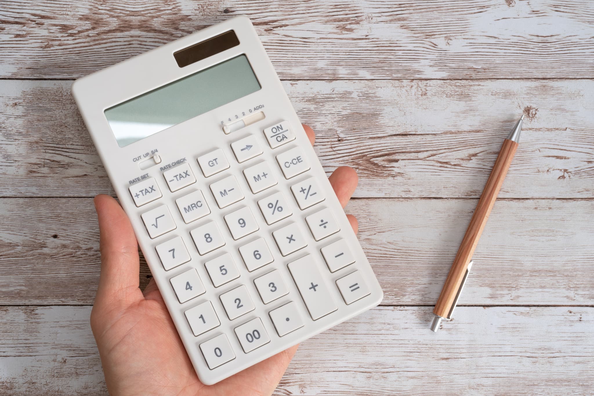 前歯をインプラントにする場合の費用のイメージ