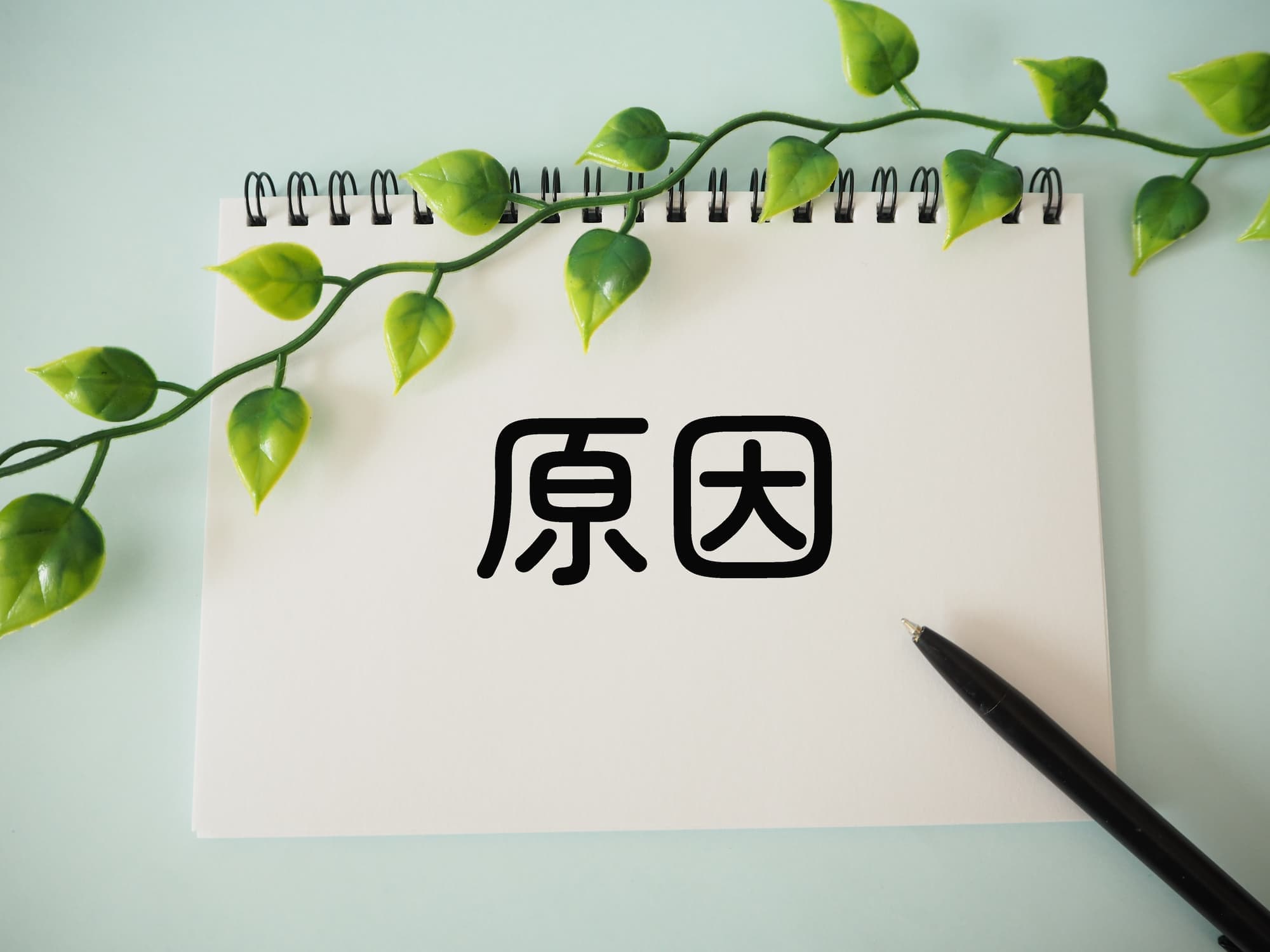 子どもの歯並びが悪くなる原因を伝えるイメージ