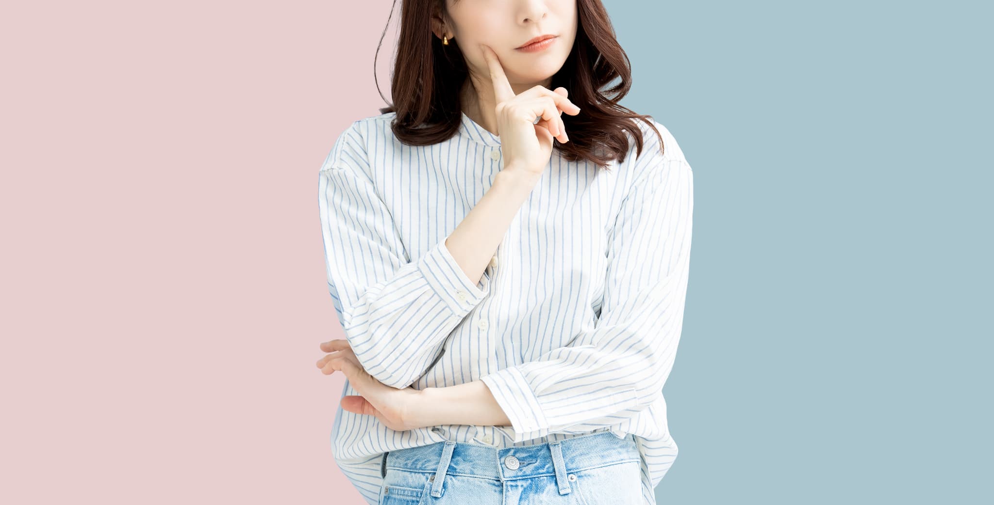 保険診療と自費診療のブリッジの違いを考える女性
